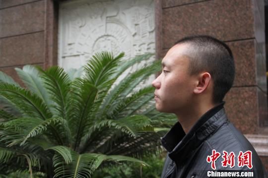 村官转发微博遭劳教提起行政诉讼 重庆法院以超过法定起诉期限驳回 村官转发微博遭劳教提起行政诉讼 重庆法院以超过法定起诉期限驳回