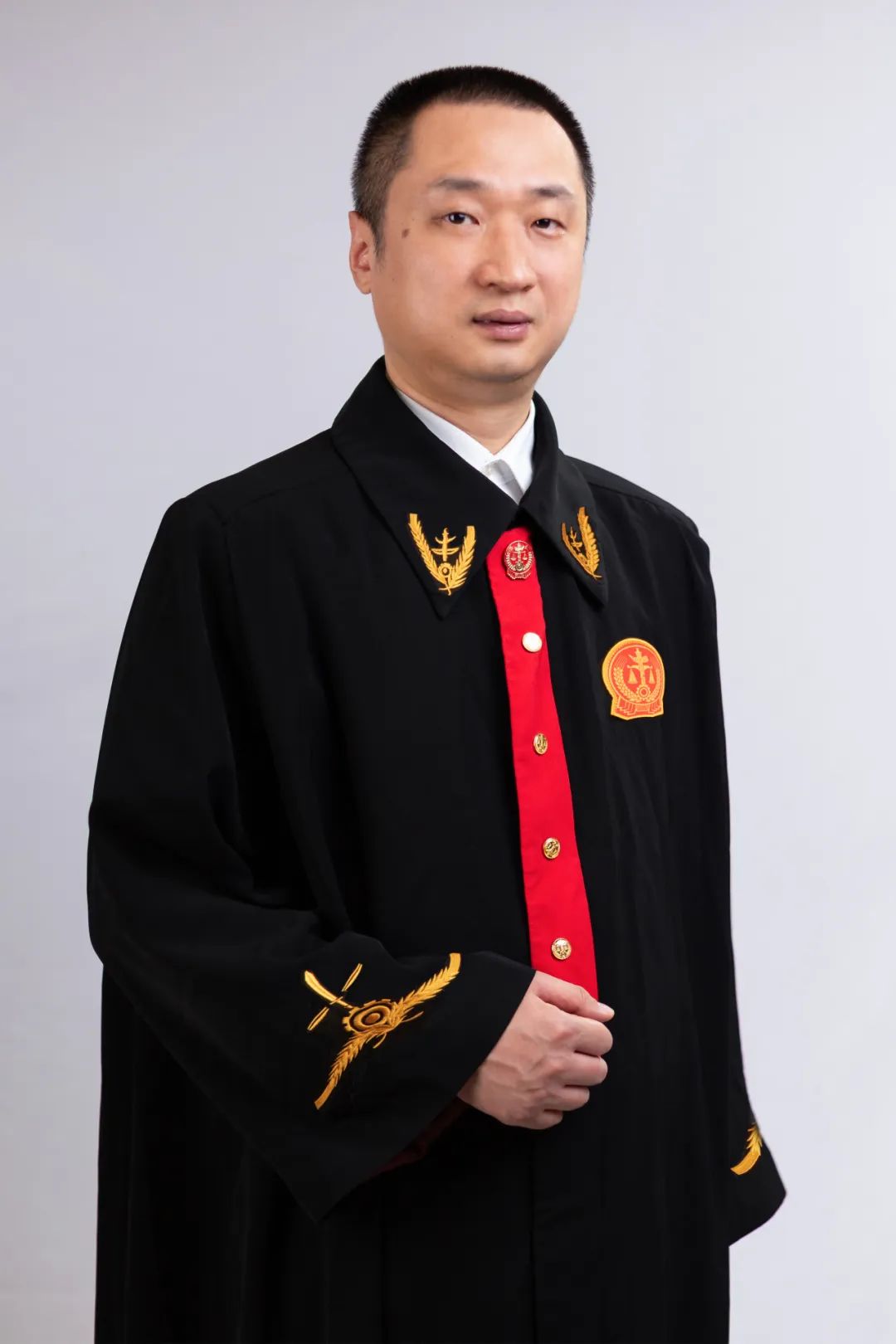 ��ְ������ע��Ķ���Ƶ�˺ţ���˭�����Ϻ�һ��Ժ��